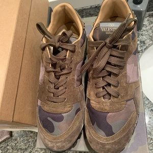 Women’s Valentino’s !